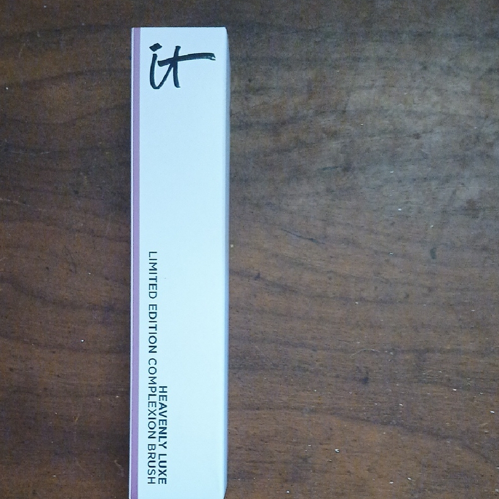 IT Cosmetics Heavenly Luxe Complexion Brush - Pink